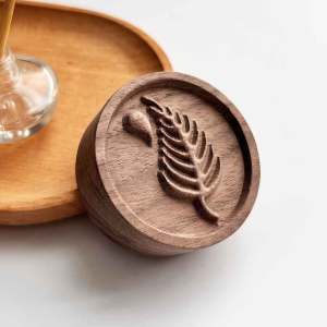 Wayismell Portable Wood Essential Oil Aromatherapy Diffuser Natural Wooden Scent Fragrance Diffuser Mini Reusable Aroma Diffuser Ornament for Home Bedroom Living Room Car Interior Decoration Ideal Gift