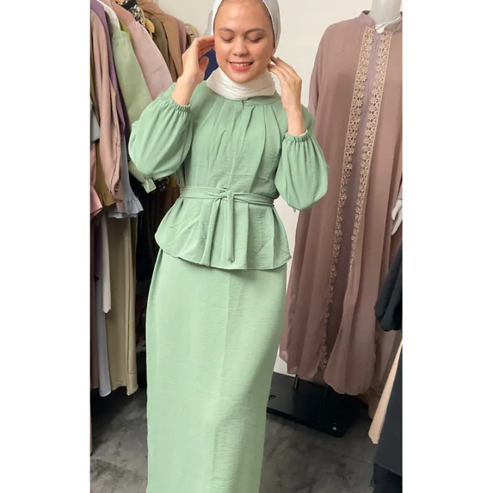 SETELAN%20CRINKLE%20ONESET%20HIJAB%20PAKAIAN%20WANITA%20BAJU%20SET%20BUSUI%20FRIENDLY%20%7C%20DINI%20SET%20CRINGKLE%20AIRFLOW%20OUTFIT%20REMAJA%20%7C%20SETELAN%20DRESS%20PESTA%20KONDANGAN%20BRIEDMAIDS%20CEWEK%20KEKINIAN%20-%20Image%204