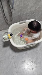 guanwu  Childrens Bath Bucket Baby Infant Swimming Bucket Bathing Shower Bucket Kids Can Sit Home Use Thickened Large Bathtub