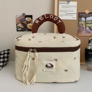 TRADER เฮลโลคิตตี้ กระเป๋าเครื่องสำอางแต่งหน้า จุได้มาก ผ้าฝ้ายควิลท์ กระเป๋าใส่เครื่องสำอาง การ์ตูนลายการ์ตูน กระเป๋าเครื่องอาบน้ำ การเดินทางการเดินทาง