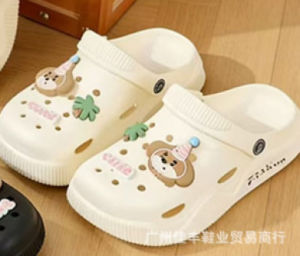 Free Shipping New Summer WomenS Clogs Perfect For Outdoor Wear Trendy And Versatile Lightweight Non-Slip Flat-Soled And With A Closed-Toe Design
