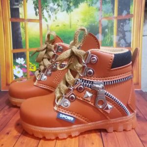 Sepatu boot anak laki laki model tali sepatu fareasi seleting