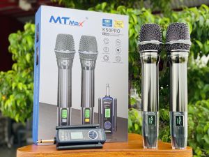 Micro Karaoke Đa Năng – Micro Không Dây Karaoke MTMAX K50 Pro Sử Dụng Cho Tất Loại Loa Kéo Vang Amply Thiết Kế Mới Lạ Độ Nhạy Cao Chống Hú Tốt Tích Hợp Cổng Sạc Pin Ngay Trên Mic Pin Sạc Dung Lượng Lớn Tiện lợi Mang đi Picnic