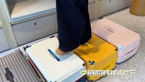Vali du lịch kiểu dáng đẹp bánh xe xoay đa chiều vali kéo nữ có khóa số nhẹ và chắc chắn.