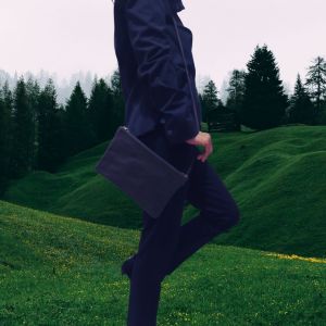 Tas Bahu Kulit Wanita: Sacok Kulit untuk Acara Formal & Kantor