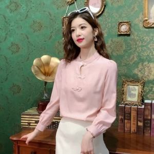 Ammin 2024 mùa xuân đơn giản đứng cổ áo R mới Trung Quốc nút áo sơ mi hồng sườn xám sửa đổi Tay áo dài của phụ nữ với áo blouse thanh lịch giảm tuổi