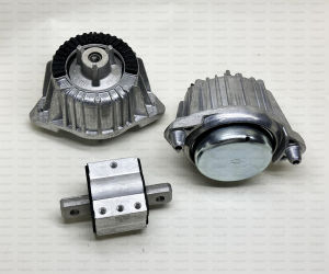 Mercedes-BENZ เบนซ์ เครื่อง M274 รุ่น W204 W212 E260| OE 212 240 71 17/2072400517 ยางรองแท่นเครื่อง ยางแท่น เครื่องคุณภาพของเยอรมัน