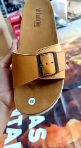 Ready sandal kulit asli bhn % kulit sapi size 37-40 size ny agak besarjd klo order hrus dturunkn 1nomer harga 95rb