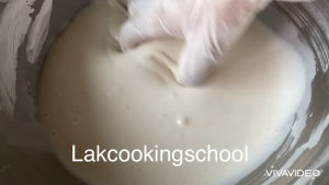 แป้งกล้วยทอดสำเร็จรูป แป้งกล้วยแขก และแป้งทอดกล้วยผสมเสร็จพร้อม 1 กิโลกรัม 85 บาท โดยโรงเรียนสอนทำอาหารบ้านอาจารย์ลักษณ์