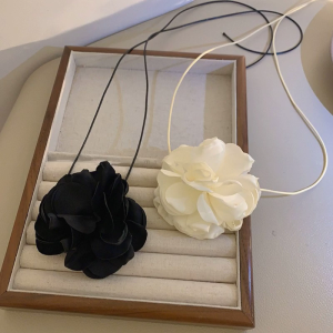 Elegant Big Camellia Flower Collar Necklace Vintage Choker Necklaces Temperament Long Lace up Necklace Women