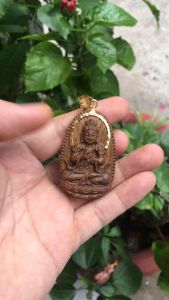 Mặt Phật bản mệnh trầm hương tốc tự nhiên