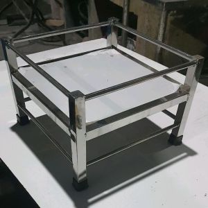 Kệ inox 1 tầng đa năng  dùng làm kệ để đồ  kệ gia vị  để nồi cơm  bình nước suối  làm trang thờ để dưới đất... Kích thước mỗi cạnh là 30cm /35cm/40cm vuông  cao phủ bì 20cm . Inox 201  hàng dày  chắc chắn . - Lazada