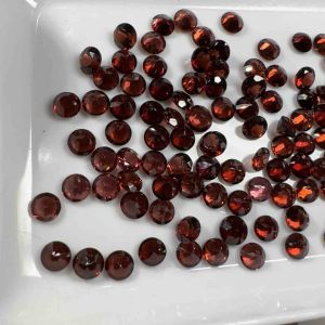 5059-GIÁ MỘT VIÊN GARNET ( ALMANDINE)ĐỎ SẪM ( THIÊN NHIÊN ) KÍCH THƯỚC 4 ly 9 đến 5 ly.