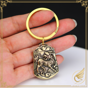 Móc Khóa Phong Thủy Khắc Kỳ Lân Cưỡi Mây Dạng Thẻ Bài Móc Khóa Thần Thú Kỳ Lân Bằng Đồng Thau - Đồ Đồng Thuận Tâm