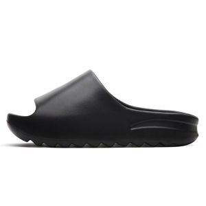 Comfortable and soft home slippers super thick and comfortable solid color bathroom couple wearing casual beach shoes outside