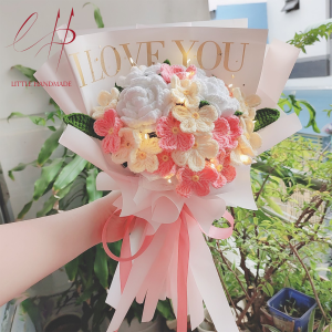 [Ảnh thật - Có sẵn] Quà tặng bó hoa 4 bông hồng và 18 hoa lưu ly bằng len handmade