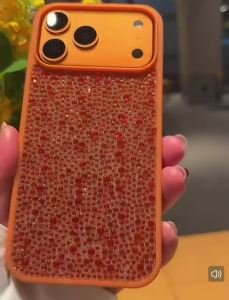 Suitable for iPhone. High-end crystal-clear phone case with shock-proof silicone and full-diamond particles crystal