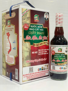 Nước Mắm Chắt Ngon Nhà Giàu 30 độ đạm cao Hàng ngon biếu tặng ý nghĩa dung tích 500ml/chai