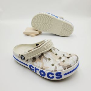 รองเท้าลำลองแฟชั่น สไตล์ Crocs Bayaband Camo Graphic Clog