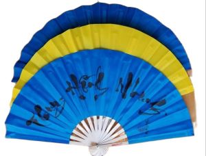 1 Quạt vải viết thư pháp theo yêu cầu xòe rộng 50cm. Quà tặng ông bà cha mẹ. Quà biếu tết.Tranh trang trí.