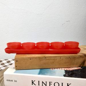 ถ้วยน้ำชาไหว้เจ้า ถาดยาว 22ซม. กว้าง 4.5ซม.ถ้วยชาสีแดง 1 ชุด 5 ถ้วย พร้อม ถาดยาว จอกชา ตรุษจีน เนื้อหนา