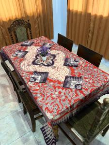 Taplak Meja Makan Taplak Meja Batik Bahan Katun Ukuran 200 x 105 Dilengkapi 6 Sapu Tangan
