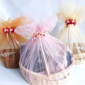 Keranjang Hantaran Seserahan Lamaran: Paket Lengkap dengan Kain Tile & Bunga