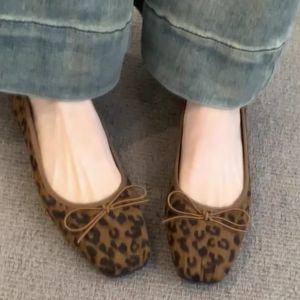 Free Shipping Retro Bowknot Shallow Ballet Flats For Women Spring/Autumn 2026 New Style Slip-On Grandma Shoes