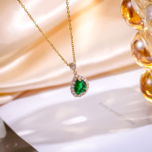 Ladamas Kalung Titanium Dengan Liontin Permata Kristal Berikilau Fashion Korea KT28
