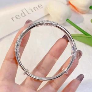 Luxurious embossed three-dimensional floral sliding bracelet with a gentle style suitable for everyday wear with an adjustable design