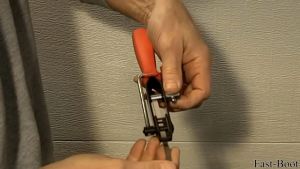 คีมใช้รัดเข็มขัดยางหุ้มเพลาขับ