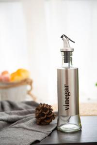 KONCO 1Piece  Cooking Wine Bottle Oil Dispensing Condiment Containers Oil seasoning bottle Vinegar Sauce Dispenser Glass Bottle Stainless Steel  Sauce Cruet Dispenser Bottle