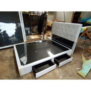 Divan sandaran laci minimalis