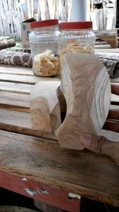 Kaki Lemari Kayu Jati Tahan Lama & Desain Klasik & Modern