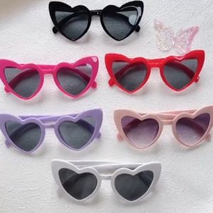 1pcs Love Heart Shaped Sunglasses for WomenVintage Cat Eye Style Retro Glasses Wedding Party Accessories