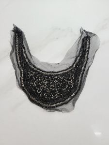 Cổ kết cườm may lên áo trang trí