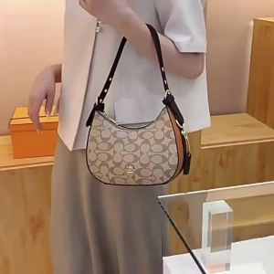 Womens Bag 2024 New Crescent Bag Trendy Bag Simple Womens Shoulder Bag Commuting Versatile Fashion Casual Bag for Women