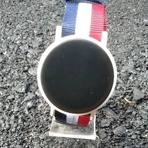 Jam tangan LED pria/wanita generasi millenial Jam tangan Terbaru