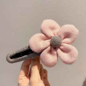 LUMIYA Plush Flower Hair Claw Headwear Large Flower Hair Clips Hair Accessories Duckbill Clip Autumn Winter