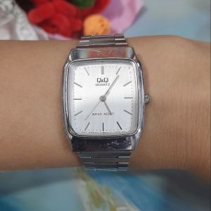 Đồng hồ nữ Q&Q mặt hình chữ nhật sang trọng second hand si nhật đã qua sử dụng