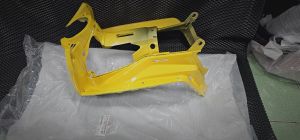 Yếm khoá lớn màu vàng exciter 135 chính hãng Yamaha Việt Nam