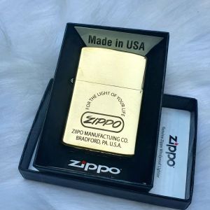 Bật Lửa Zippo Chữ Xéo Manufacturing Mộc Đáy Ngược Đời La Mã XIII Đồng Nguyên Khối ( Tặng Phụ Kiện)
