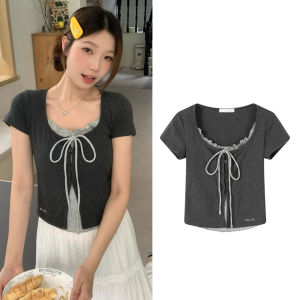 Jenny  🔹พร้อมส่ง🔹เสื้อยืดแขนสั้นคอวี แต่งลูกไม้เก๋ๆ ผูกโปว์น่ารัก เสื้อครอปทรงเข้ารูป สีเทา สไตล์เกาหลีเรียบๆลำหลับผู้หญิง