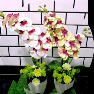 Bunga Orkid latex gubahan bersama pasu putih yg terkini