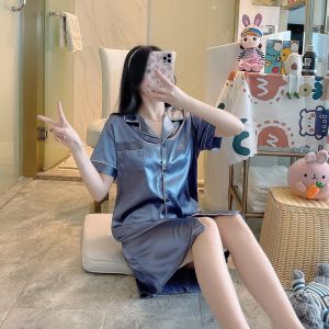 แฟชั่นมาใหม่ พร้อมส่ง ชุดนอน ชุดนอนผ้าซาตินชุดนอนเดรสหญิง ชุดนอนกระโปรง ชุดนอนผู้หญิง ชุดนอนผ้าซาติน ชุดนอนสีน่ารักเย็นสบาย