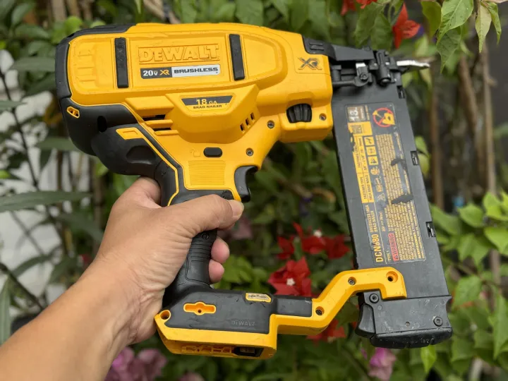 M%C3%A1y%20b%E1%BA%AFn%20%C4%91inh%20Dewalt%20DCN680%20h%C3%A0ng%20USA%20l%C6%B0%E1%BB%9Bt%20-%20Image%202