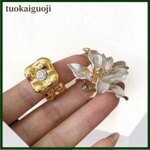 tuokaiguoji แหวนดอกทิวลิปเคลือบสีทองและสีขาวตัดกันแหวนใส่นิ้วผู้หญิงทรงสี่เหลี่ยมชั้นสูงของขวัญเครื่องประดับ