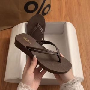 [Free Shipping] Beach vacation flip-flops suitable for dating and outdoor wear versatile non-slip home use silent durable simple solid color comfortable for the feet