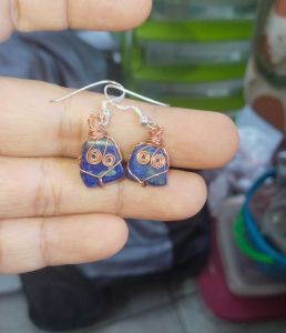 U6ต่างหูพลอยลาพิสลาซูลีแท้ตะขอเงินและลวดทองแดงดัดลาย