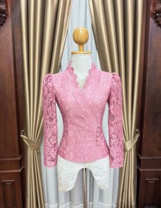 เสื้อลูกไม้คอป้าย